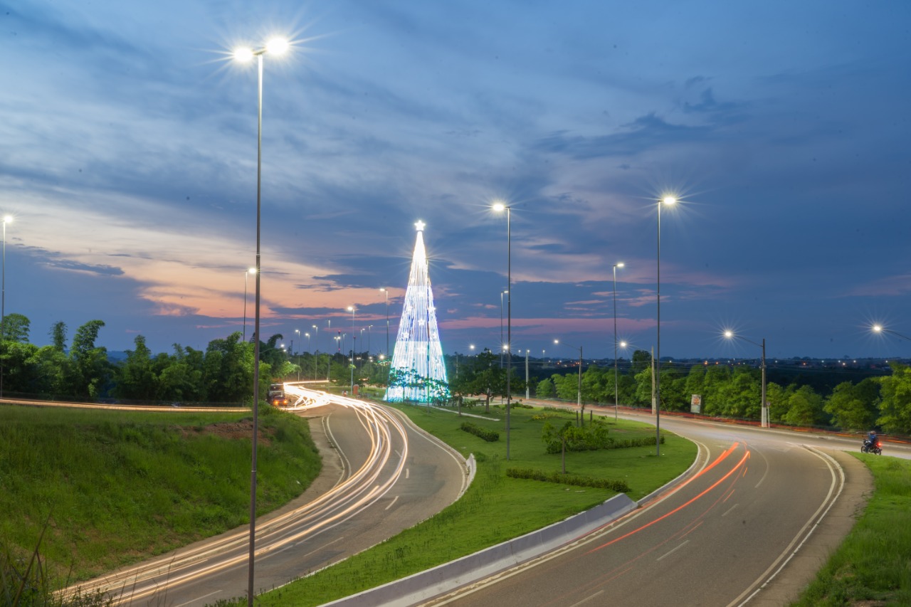 MARABÁ: Árvore de natal com 4 mil metros de led vira atração de final de  ano