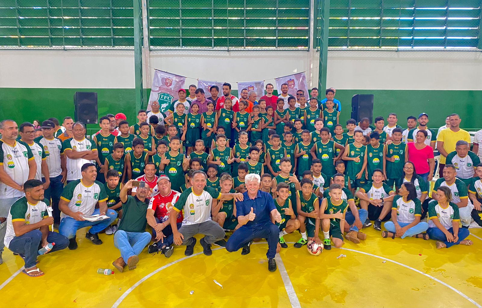 Realizado jogo amistoso entre a EFA - Escola de Futebol Alecrim e a SER  Santa Rosa