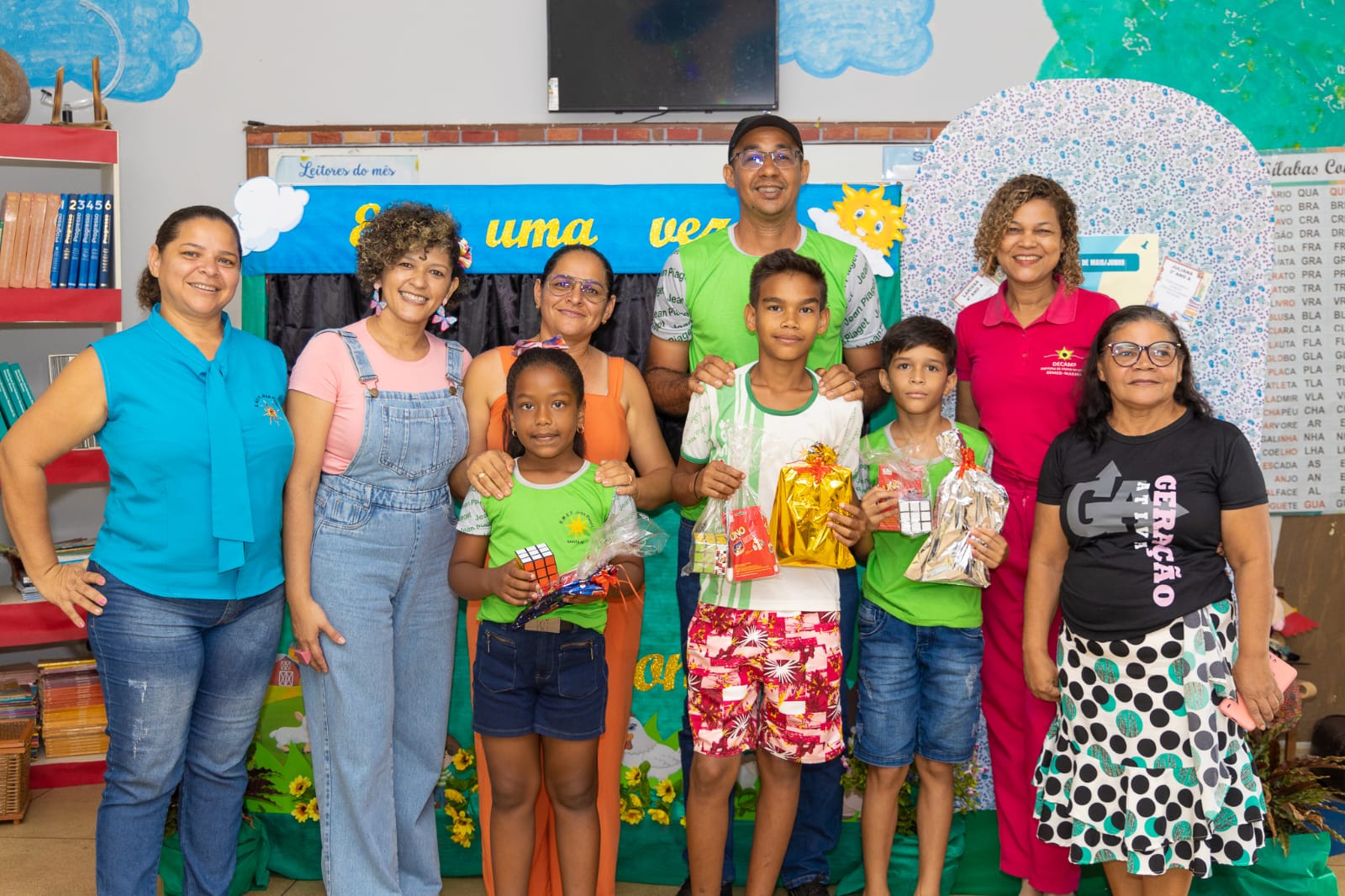 Grupo de alunos da escola Jean Piaget visita o Paço Municipal