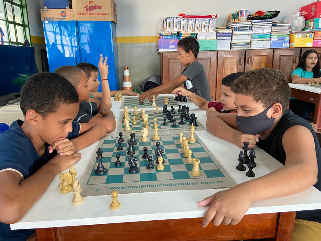 Aulas de Xadrez na Escola Caminho do Sol já é uma realidade