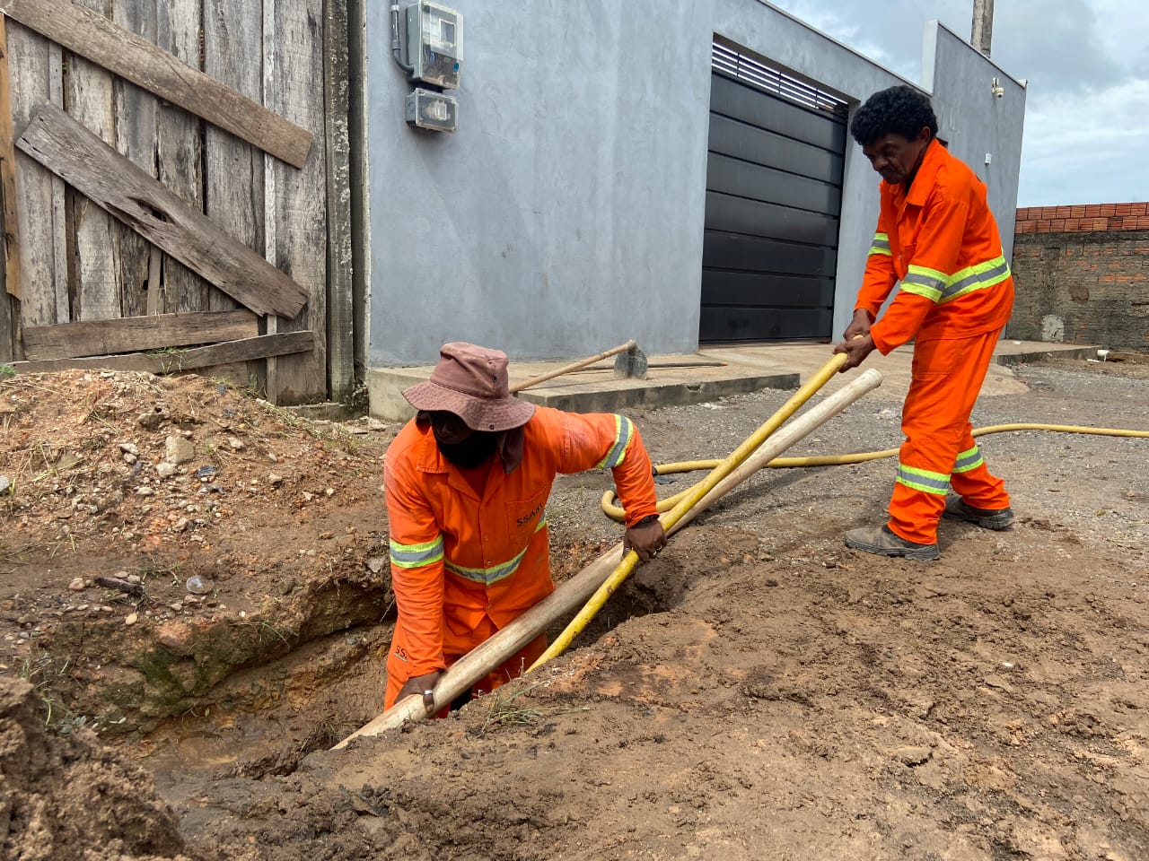 SSAM: Equipes da limpeza de bueiros atuam nos bairros Novo Planalto e Independência