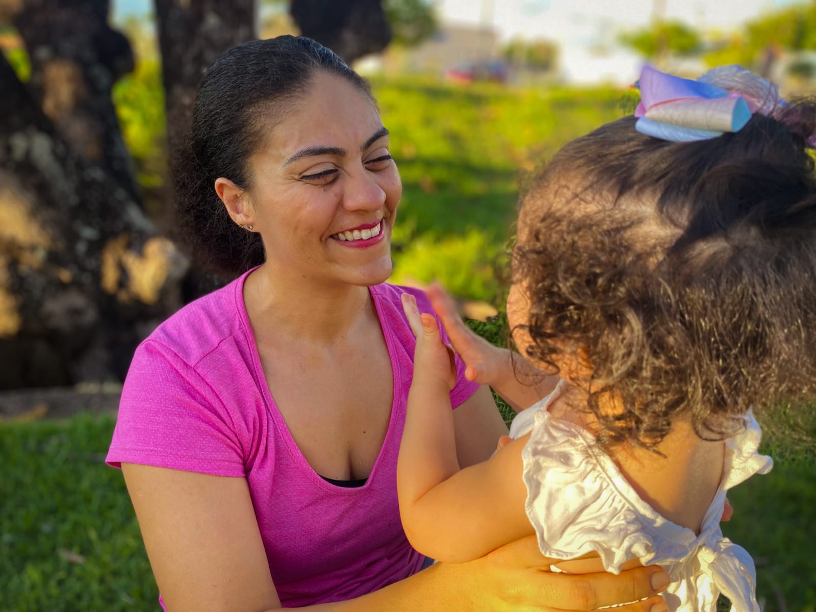 Mãe em foco: A personificação do amor em força, determinação e autocuidado de Brenda na maternidade