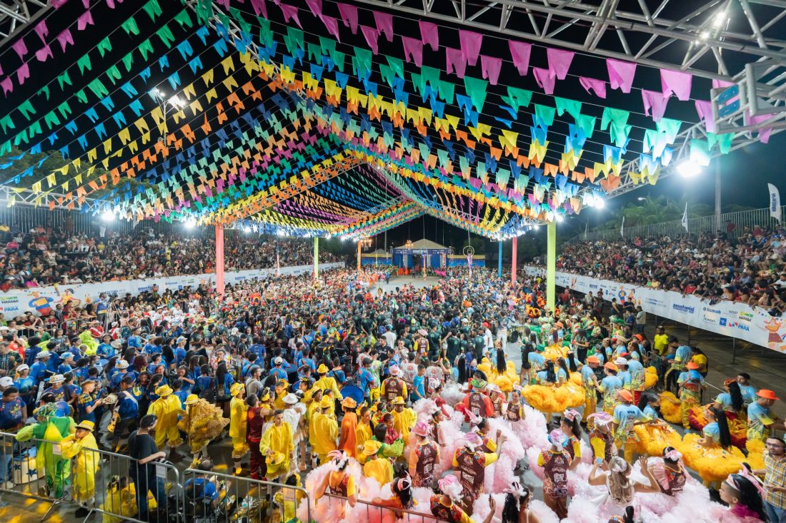 37º Festejo Junino: 1ª noite inicia com cortejo das agremiações,  apresentações na Arena e concurso Rainha da Diversidade
