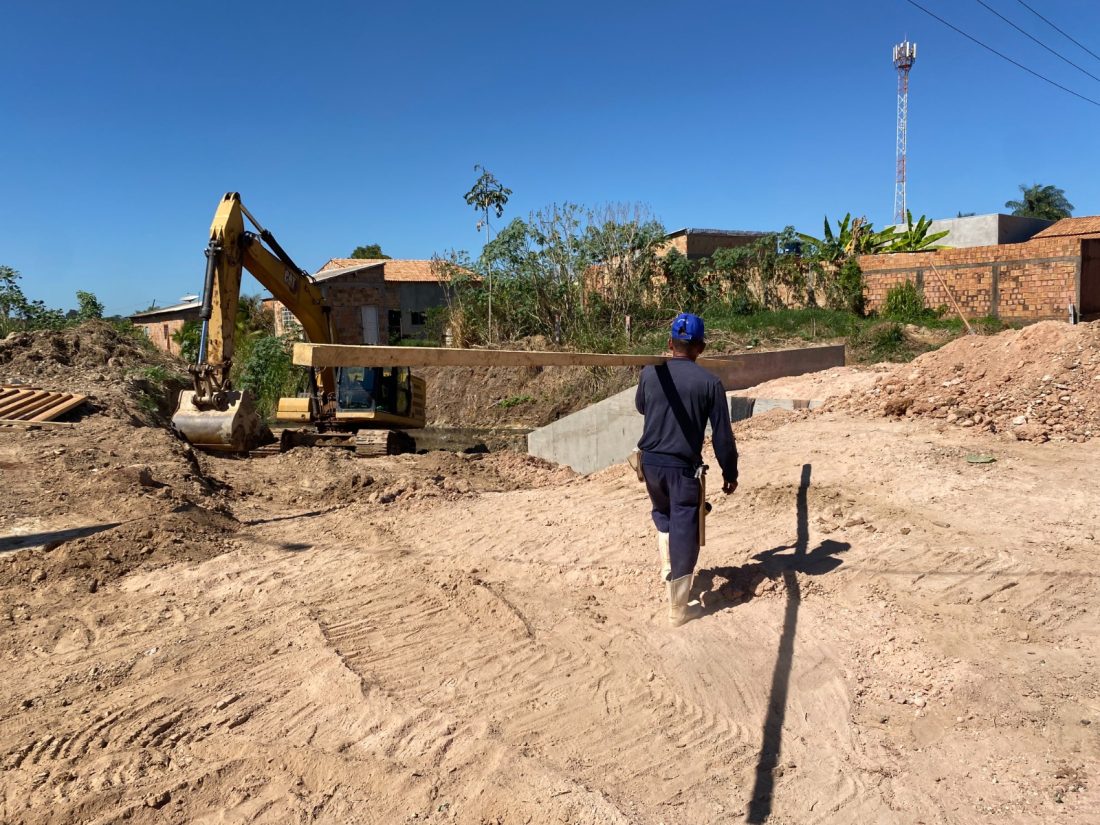 Obras: Serviços de instalação de aduelas interligam bairros Belo Horizonte e Bom Planalto