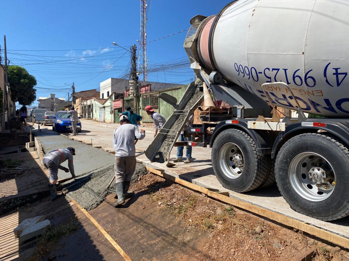 Obras: Liberdade e Folha 31 recebem pavimentação em concreto armado