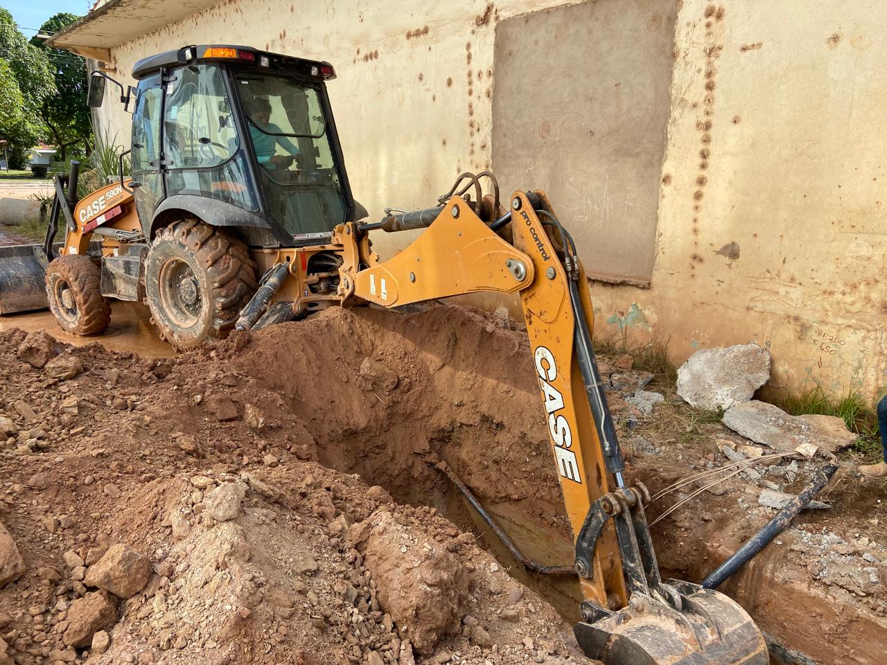 Obras: Via na Folha 31 recebe serviço de drenagem