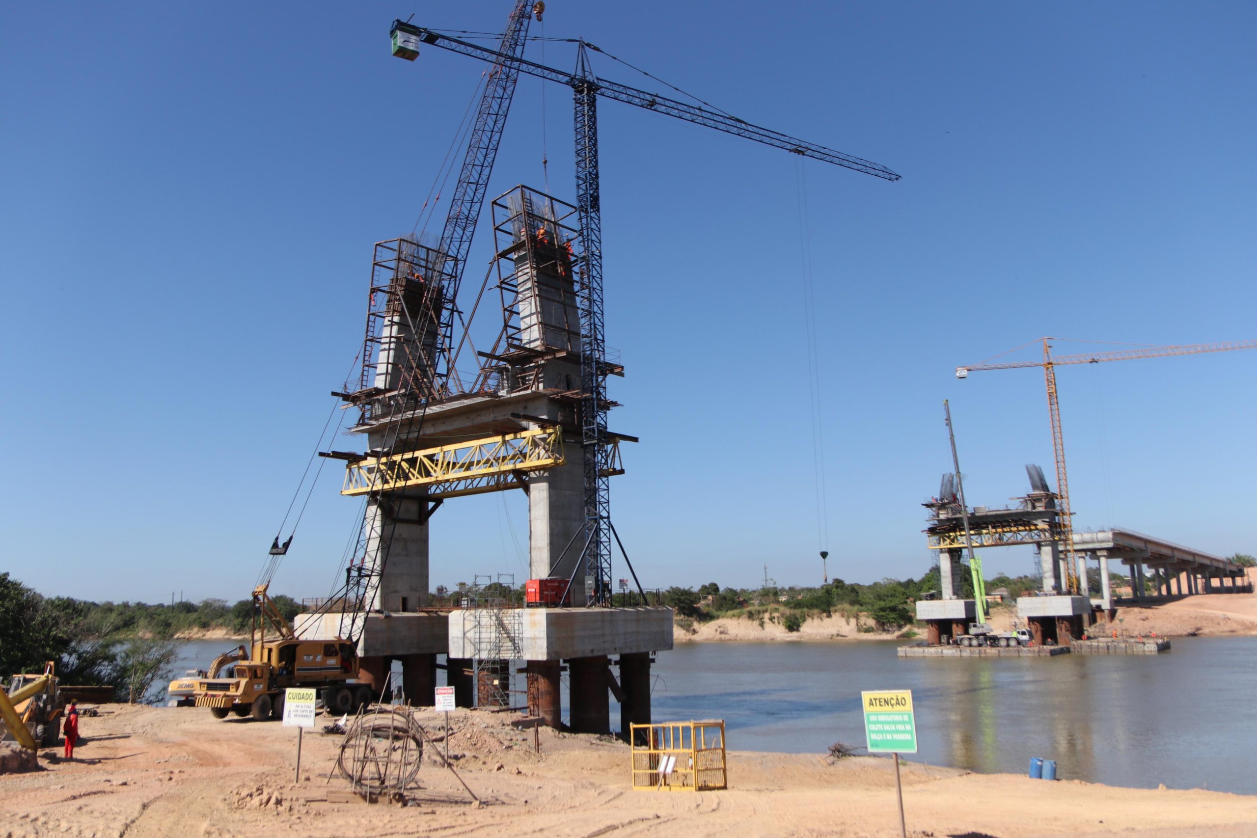 Sevop: Torres inclinadas são construídas nas obras da nova ponte sobre o Rio Itacaiunas