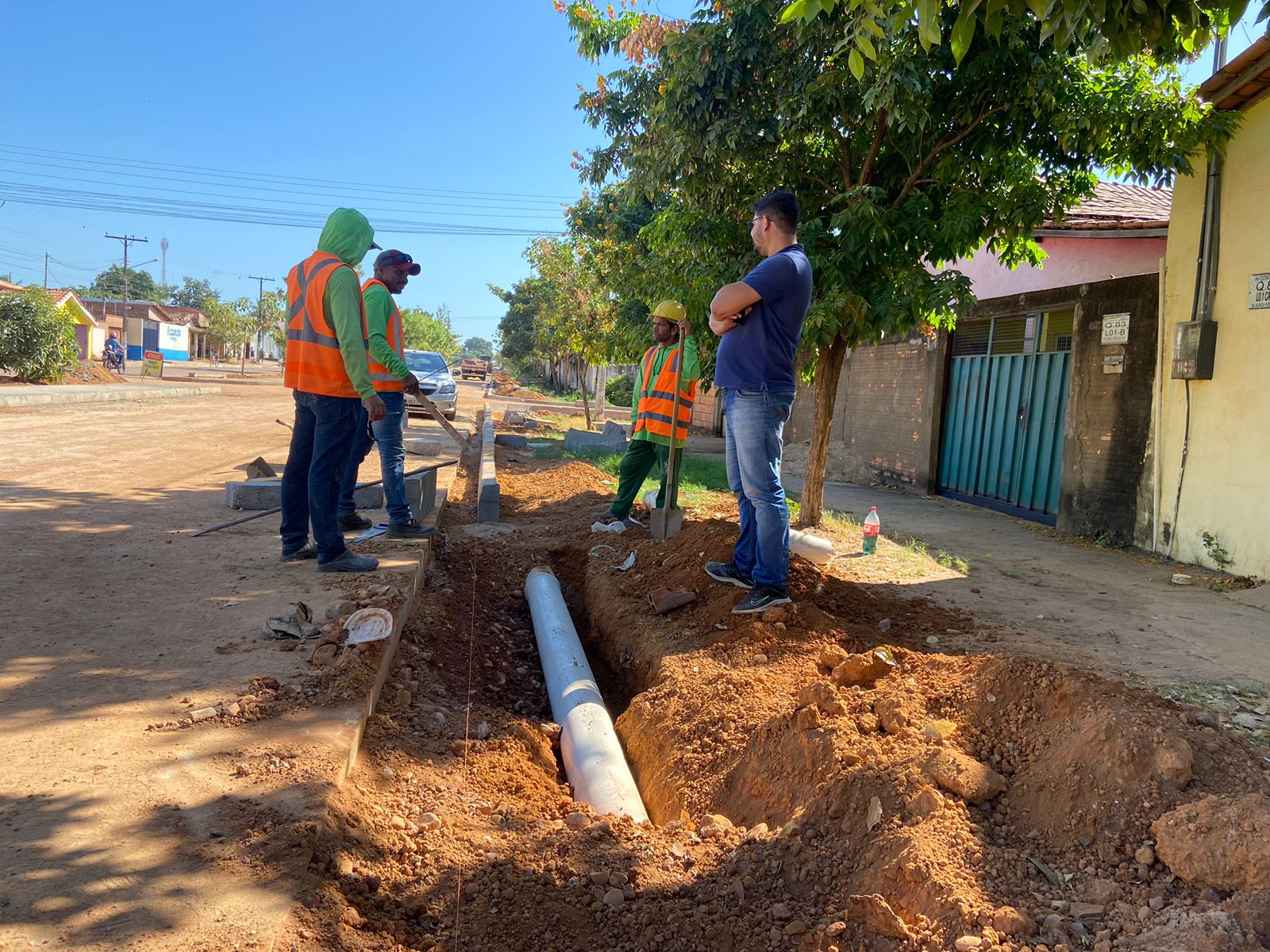 Sevop: Ruas pavimentadas do núcleo São Félix recebem construção do meio-fio e calçadas