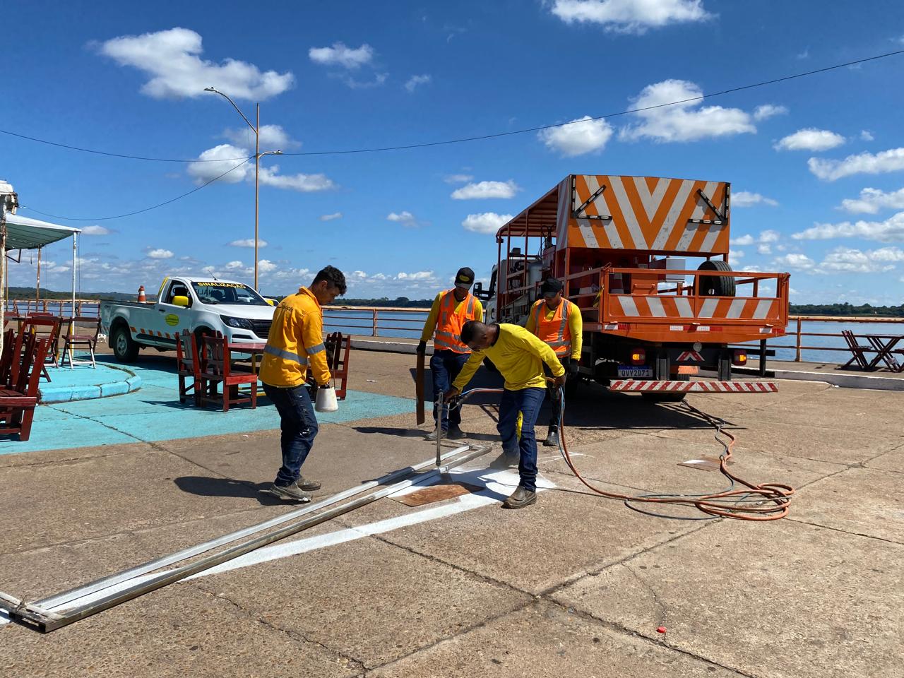 SMSI: DMTU realiza sinalização horizontal e vertical em vias pela cidade
