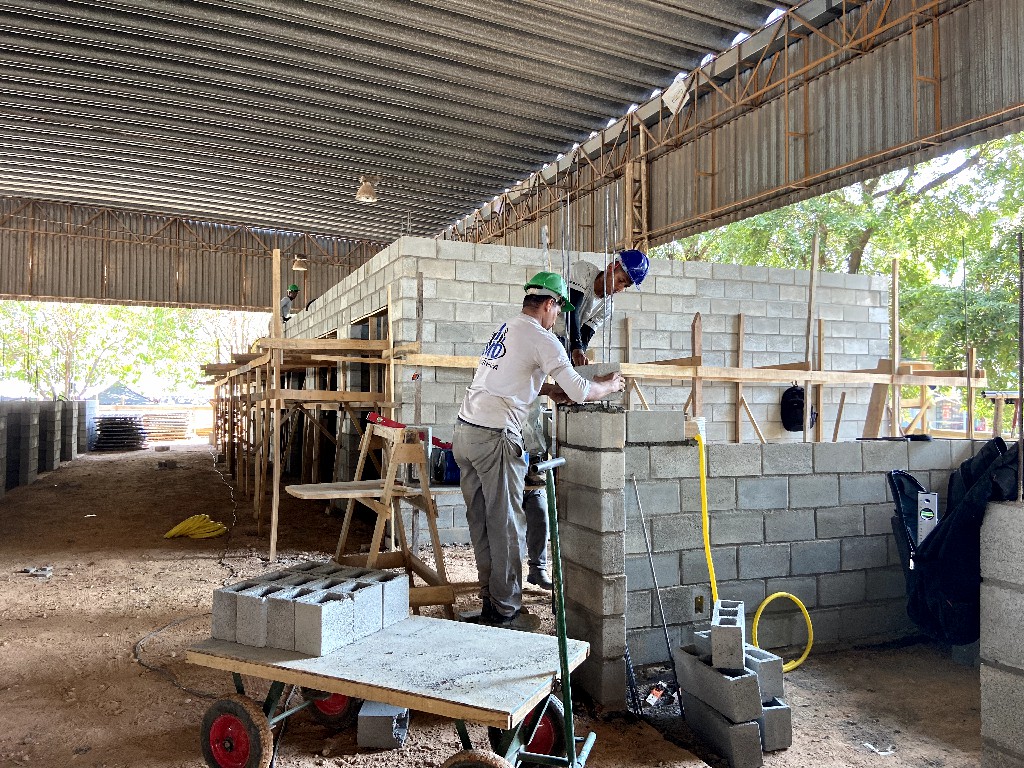 Obras: Nova feira do bairro Laranjeiras segue na construção dos boxes