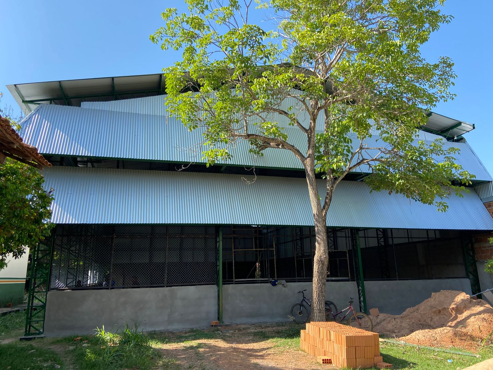 Obras: Comunidade ganhará quadra coberta na Escola Basílio Miguel