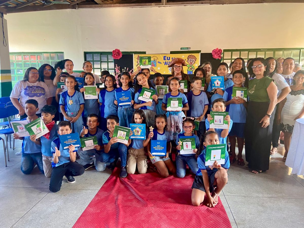 Educação: Alunos autores participam de tarde de autógrafos com obras produzidas na Escola Salomé Carvalho