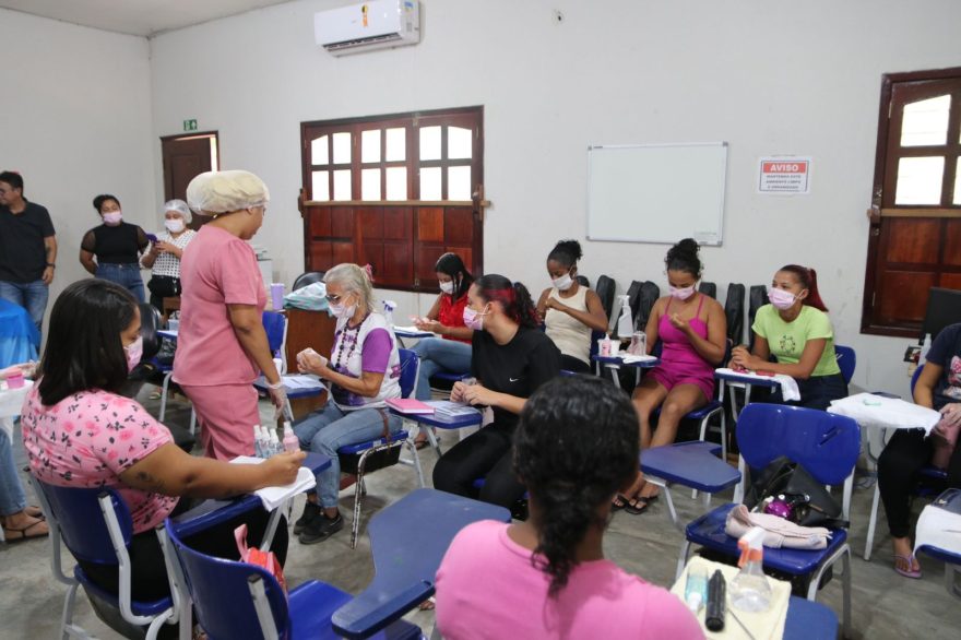 Empreendedorismo: Seaspac  promove curso de manicure no CRAS Bela Vista