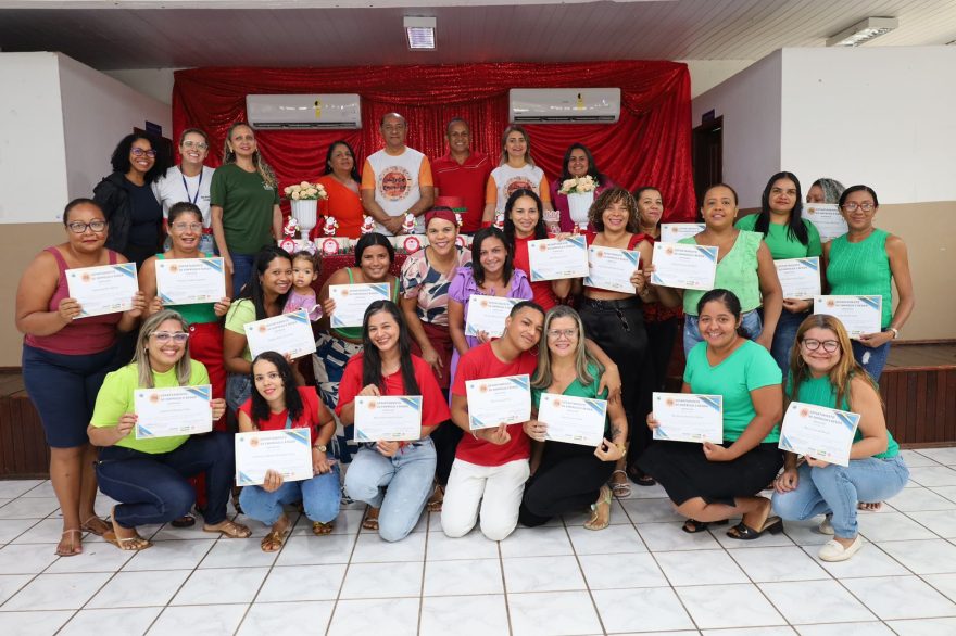 Seaspac: Mais de 30 pessoas comemoram o final do Curso de Confeitaria realizado pelo Departamento de Geração de Emprego e Renda