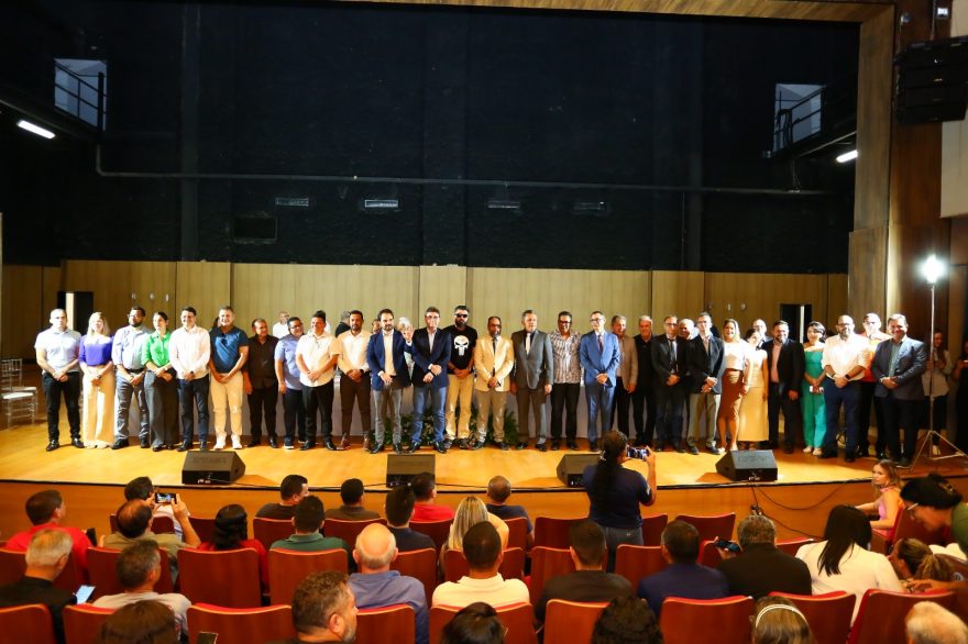Gestão: Secretários municipais tomam posse em cerimônia no Teatro Municipal Eduardo Abdelnor