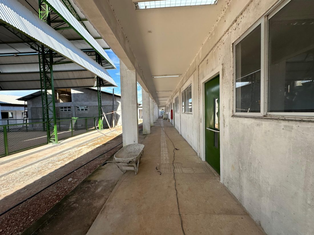 Obras: Avançam construção da Escola Rayara de Carvalho e do NEI Eunice Vieira Lemos no bairro Bom Planalto