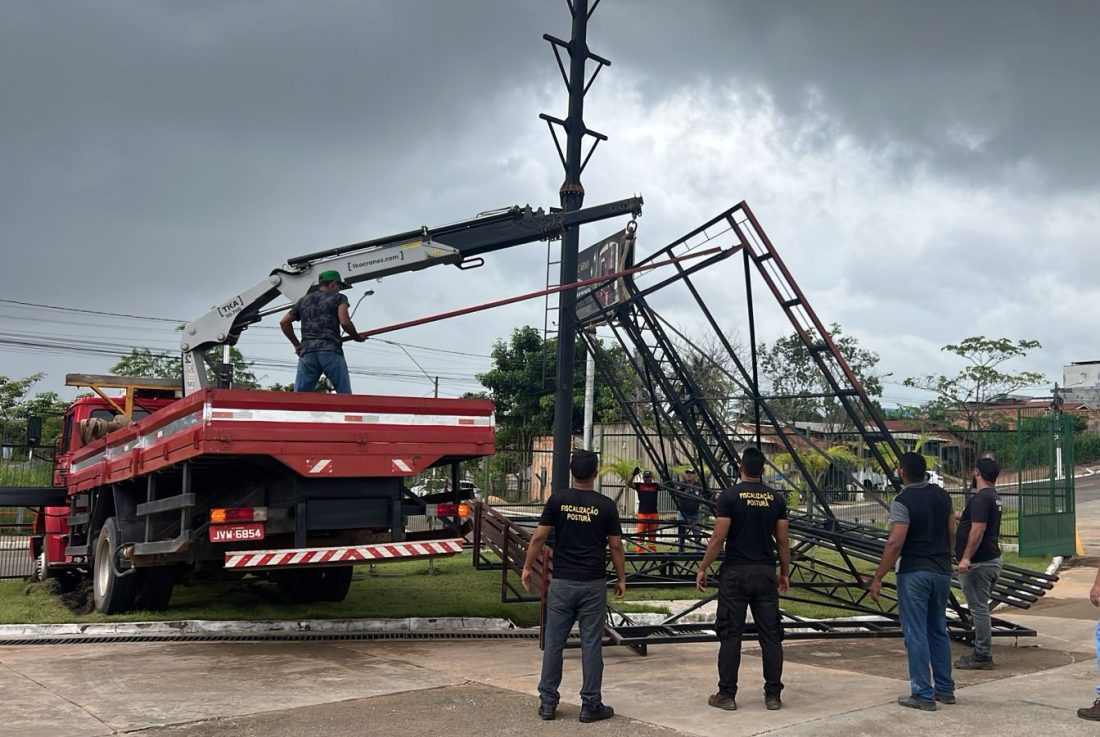 DMFP: Departamento de Postura retira outdoors irregulares e convoca empresas para regularização