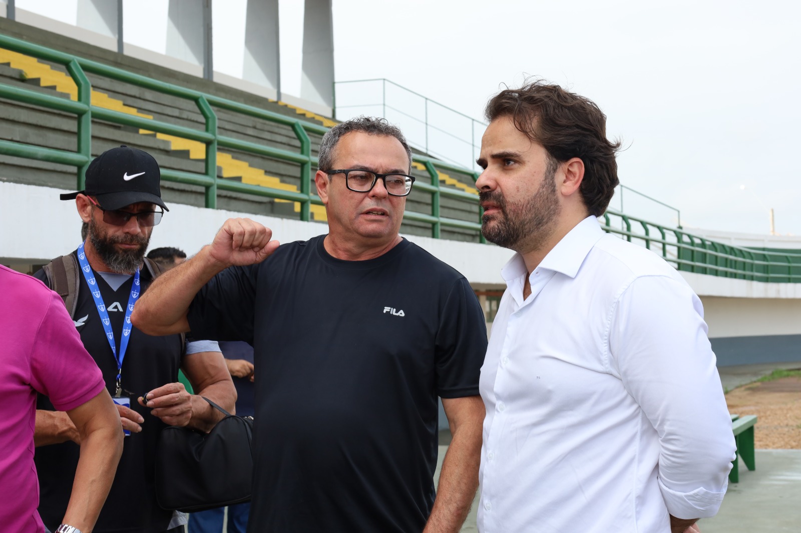 Presidente do Águia Ferreirinha e o prefeito Toni Cunha