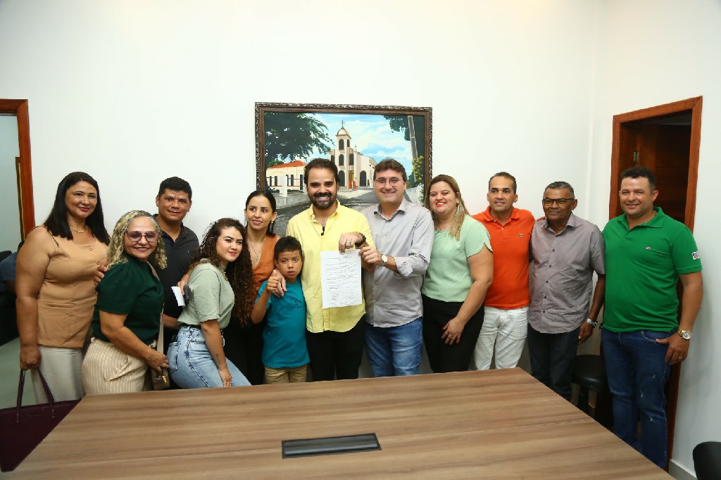 Gestão: Prefeito Toni Cunha assina ordens de serviço para obras de infraestrutura na cidade e zona rural