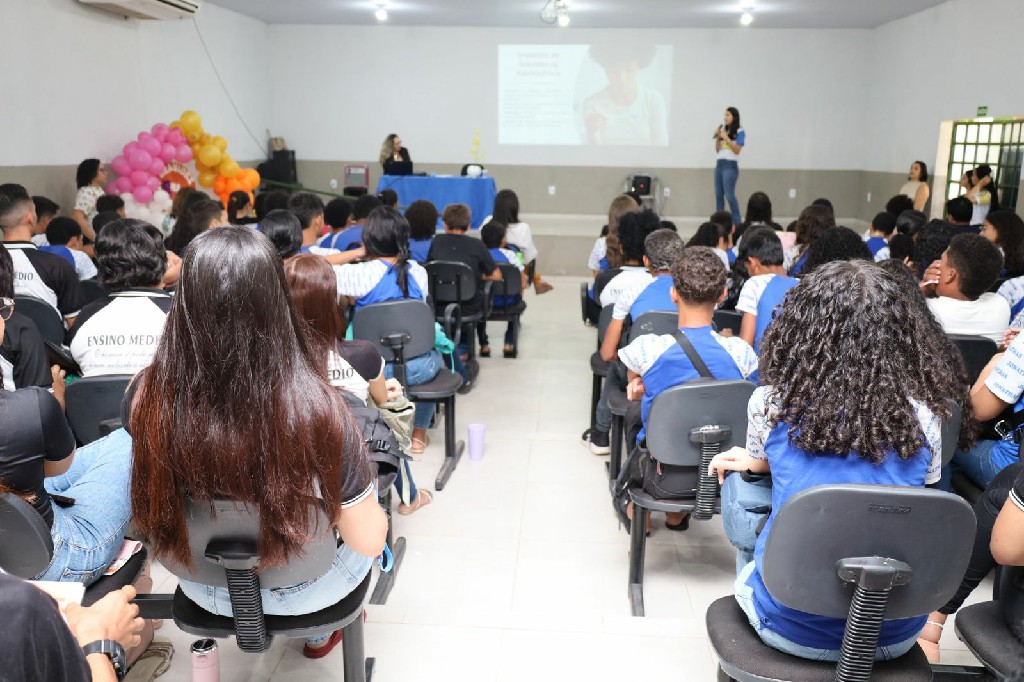SMS: Estudantes da Escola Jonathas Athias participam de palestra sobre prevenção à gravidez na adolescência