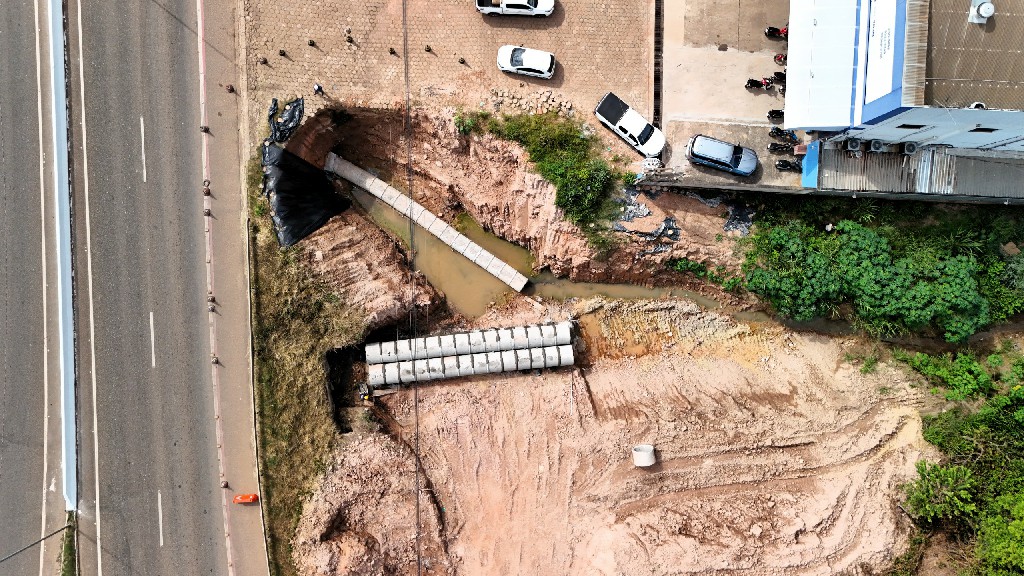 Obras: Sevop realiza obra de macrodrenagem às margens da BR 230
