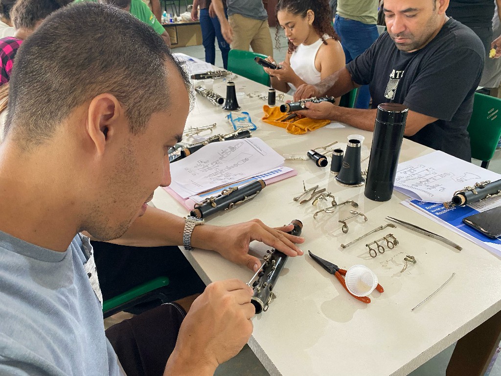 FCCM: Em parceria com a Fundação Carlos Gomes, Escola de Música recebe oficina de manutenção em instrumentos musicais