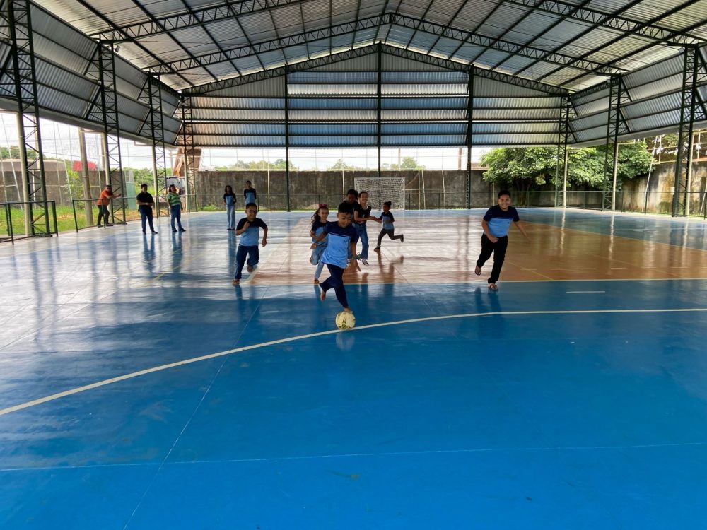 Obras: Comunidade escolar vive expectativa para entrega da nova quadra da Escola Evandro Viana