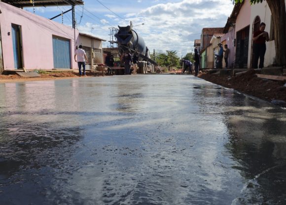 Sevop: Pavimentação em concreto vai beneficiar nove vias entre Rua do Aeroporto e Avenida Antonio Vilhena