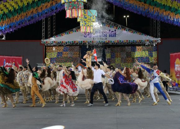 38º Festejo Junino: Quarta noite é marcada por apresentações com temas históricos e de devoção