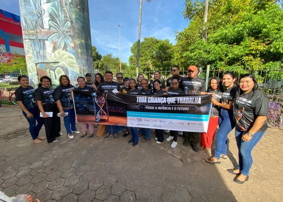 Assistência: Seaspac, Creas e DMTU realizam Blitz Educativa na Cidade Nova com orientações para combate ao trabalho infantil