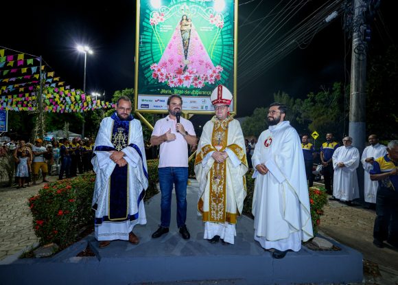 Cultura: Cartaz do Círio 2025 é apresentado oficialmente na Praça do Santuário de Nossa Senhora de Nazaré