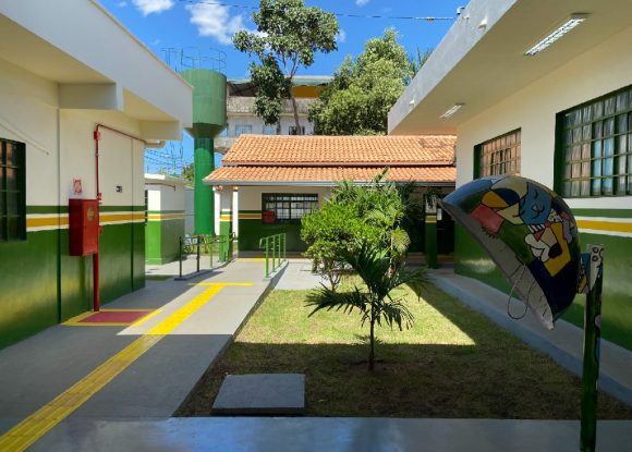 Obras: Comunidade recebe nova Escola Elinda Costa revitalizada e ampliada nesta terça