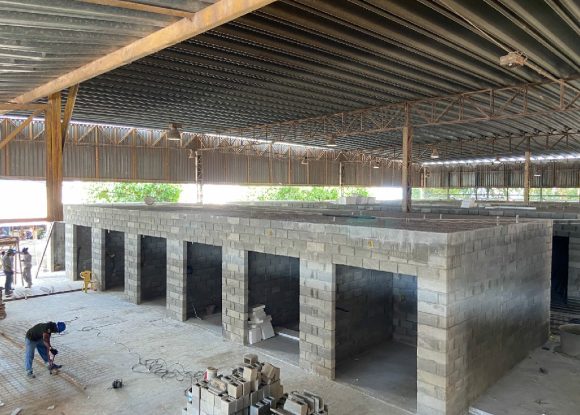Sevop: Obras já estão em fase de finalização do primeiro conjunto de boxes na nova Feira da Laranjeiras