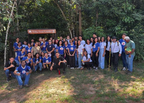 Meio Ambiente: Alunos do Ensino Médio participam de trilha ecológica no Parque Ambiental João Anselmo