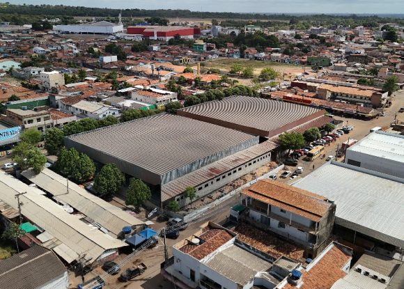 Sevop: Feira do bairro Laranjeiras avança mais de 30% da obra com serviços de aterramento