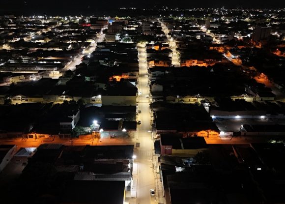 Ilumina Marabá: Moradores da Avenida Manaus, no bairro Novo Horizonte, comemoram chegada do programa