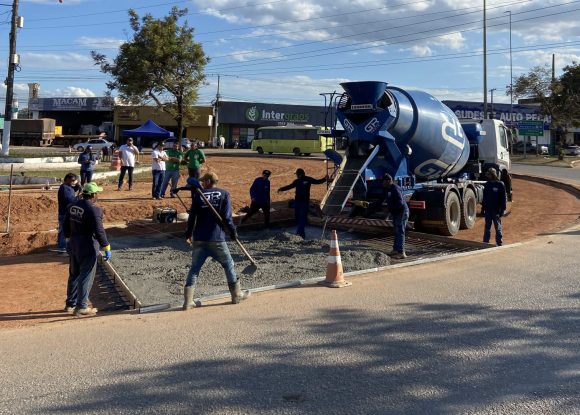 Obras: Sevop inicia pavimentação em concreto da Rotatória do KM-6