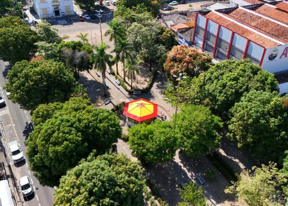 Obras: Revitalizado, Coreto da Praça Duque de Caxias ganha pintura moderna e vibrante
