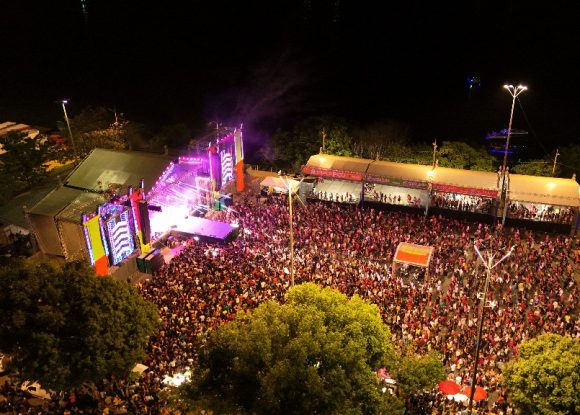 Maraverão: Show de Mari Fernandez marca primeira noite do veraneio 2025