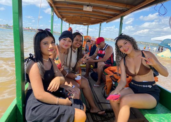 MaraVerão: Veranistas aproveitam Praia do Tucunaré com shows de vários artistas