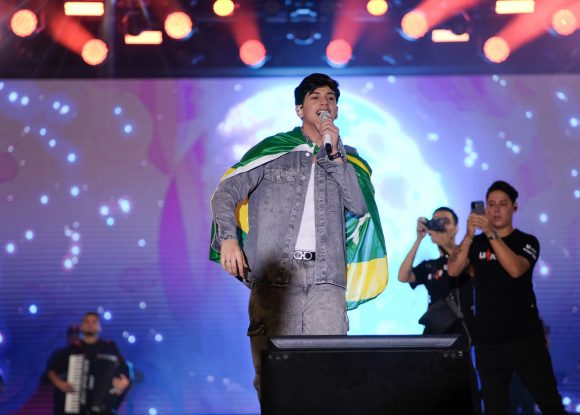 Maraverão: Carisma e humildade do cantor Léo Foguete encantam na segunda noite de shows
