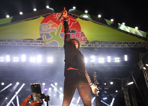 MaraVerão: Em show empolgante, perfomance de Thalles Roberto comove o público