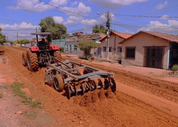 Obras: Via que interliga as Folhas 12 e 13 passa por terraplanagem