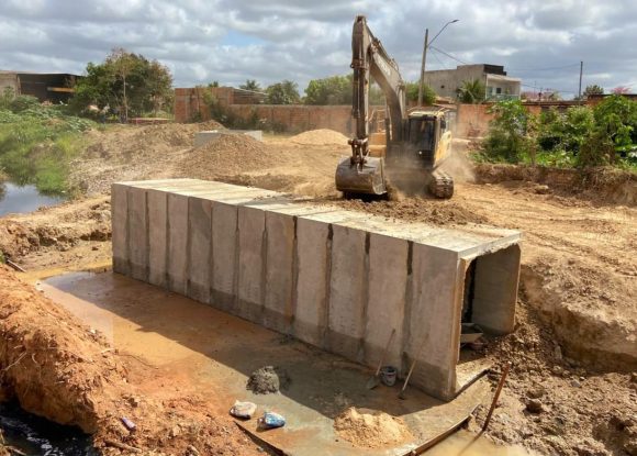Ação Marabá: Aduelas são colocadas na rua Adolfo Kolping que vai integrar bairros Novo Horizonte e Bom Planalto