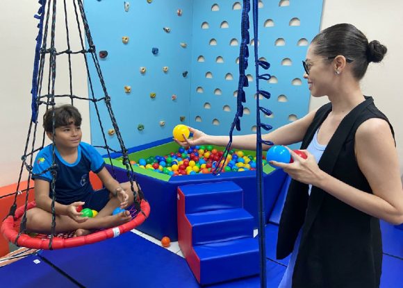 Gestão: Naetea amplia serviços com nova sala de integração sensorial e quadra poliesportiva
