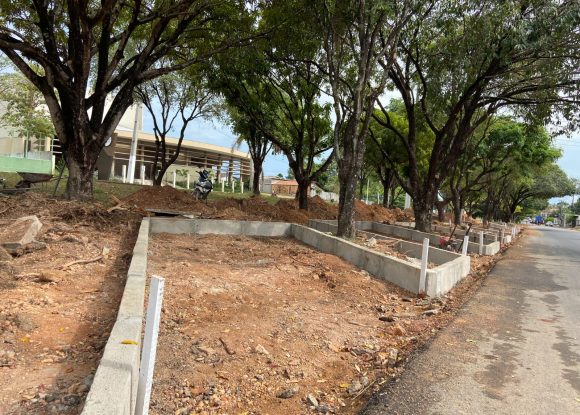Obras: Novo estacionamento no canteiro central da Folha 16 vai oferecer mais comodidade a motoristas e pedestres