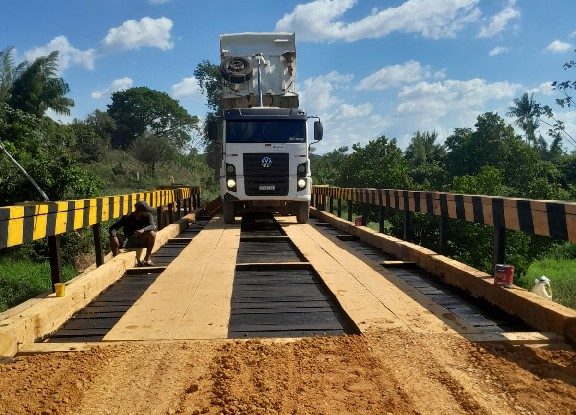 Obras: Moradores da Vila Santa Fé recebem ponte totalmente revitalizada